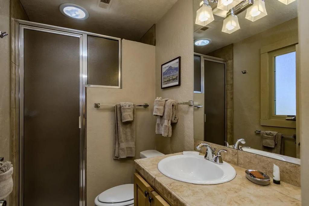 Artist Road #30, 2 Bedrooms, Fireplace, Pool Access, Washer/Dryer, Sleeps 4