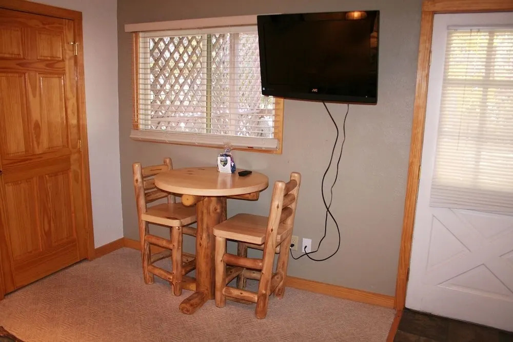 Fawn Valley Inn: 253 1 Bedroom Apts
