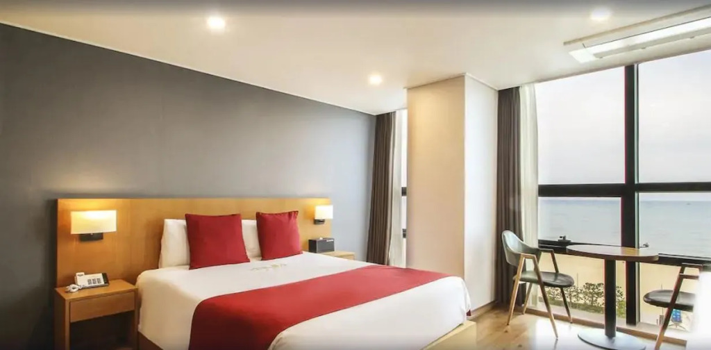 Baymond Hotel
