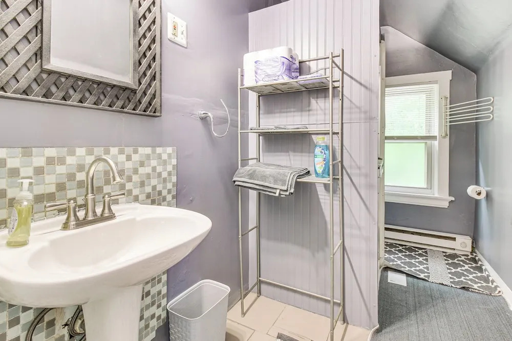 Pet-friendly Cincinnati Apt: 5 Mi to Downtown!