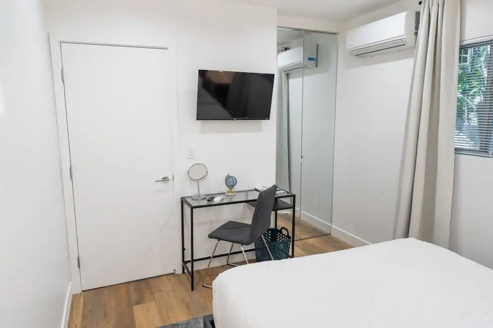 Toluca Lake Modern 1BR Fully Renovated Remodeled in 2023 w Ev-charger p70