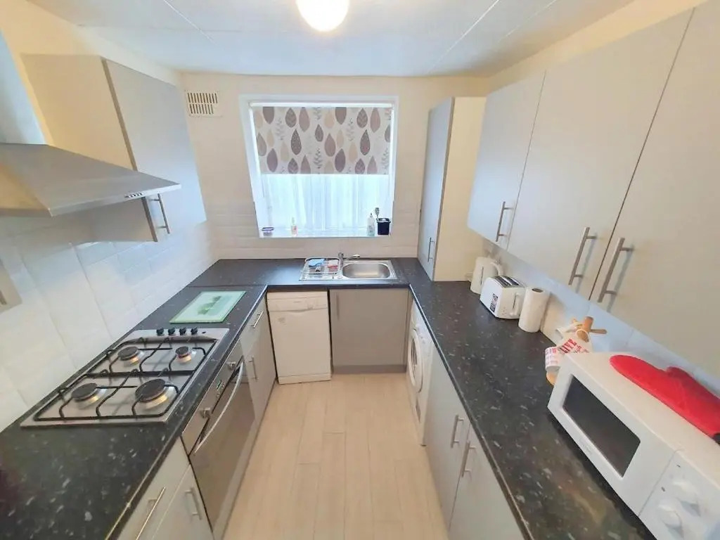 Wentworth Apartment with 2 bedrooms, Superfast Wi-Fi and private parking