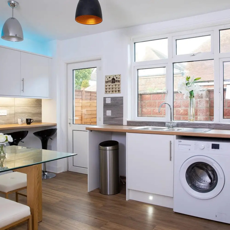 Spacious House for 10 With Hot Tub Nr Beach