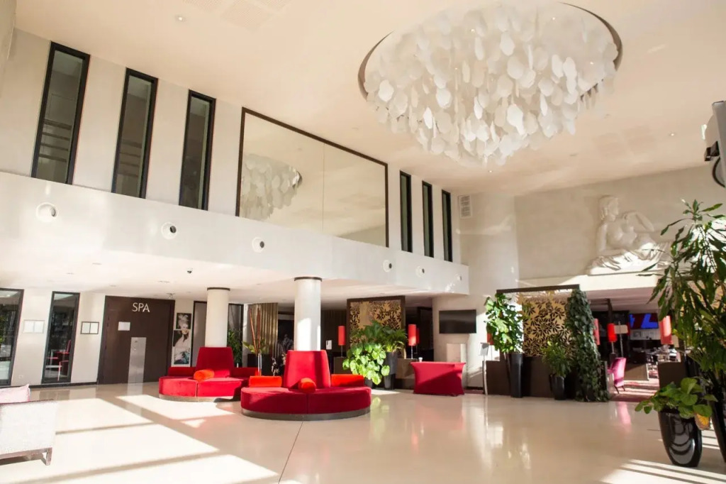 Отель Clarion Paris CDG Airport