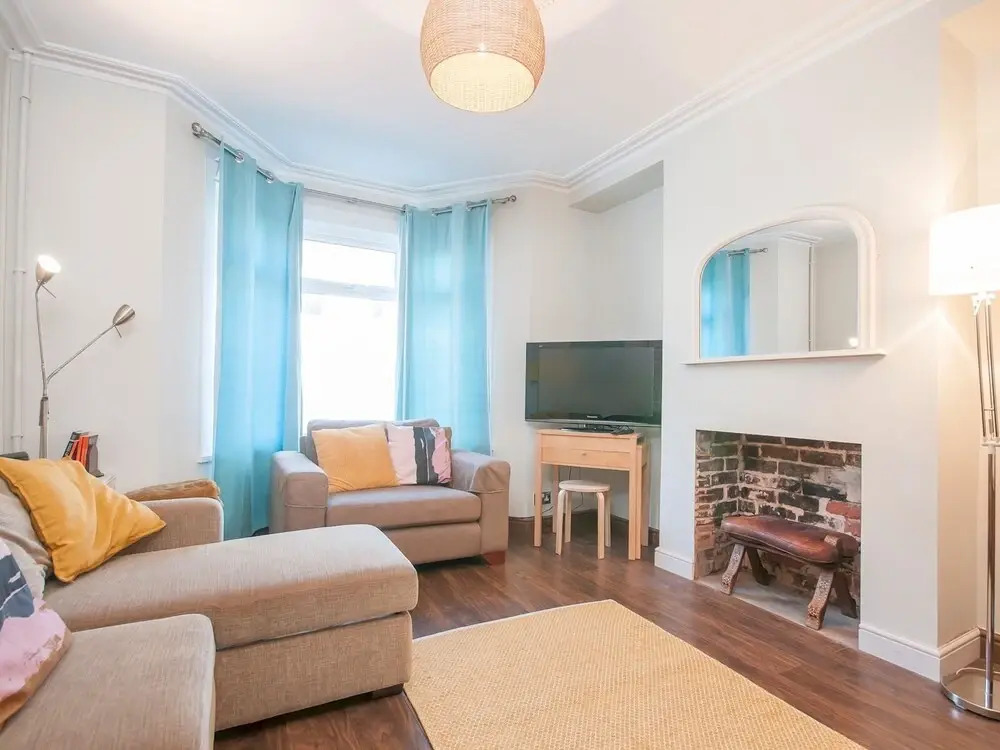 Spacious Victorian Canton Home, Sleeps 8 W/parking