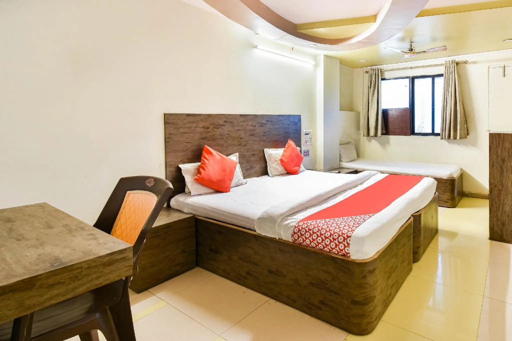 OYO 61768 Shangrila Executiv