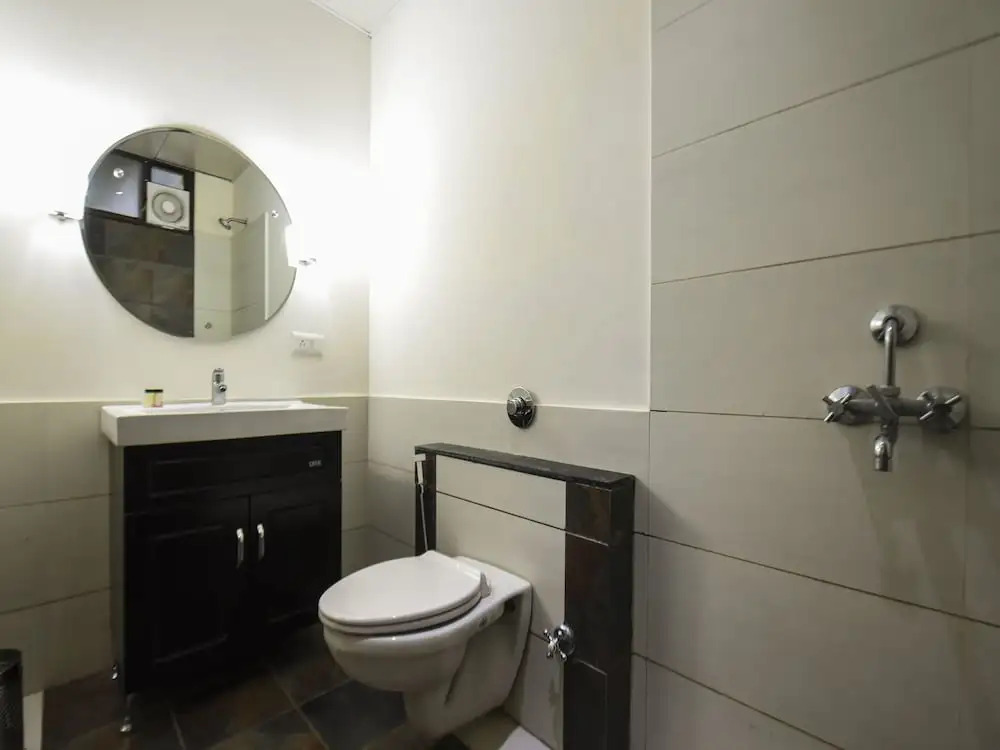 OYO 15946 Hotel Barog Villa