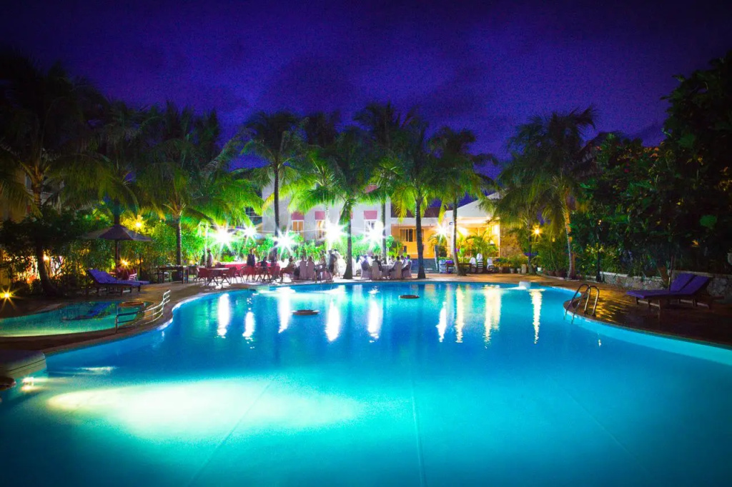 Hoa Binh PQ Resort - by BAY LUXURY
