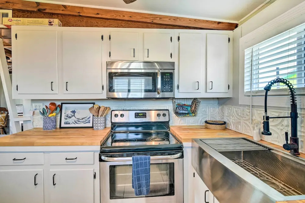 Steps to Sand: Surfside Beach Gem w/ Large Yard