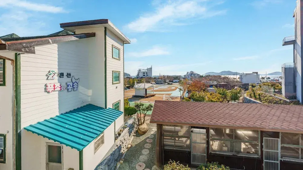 Geoje Peugeot Gomsol Petfriendly Pension