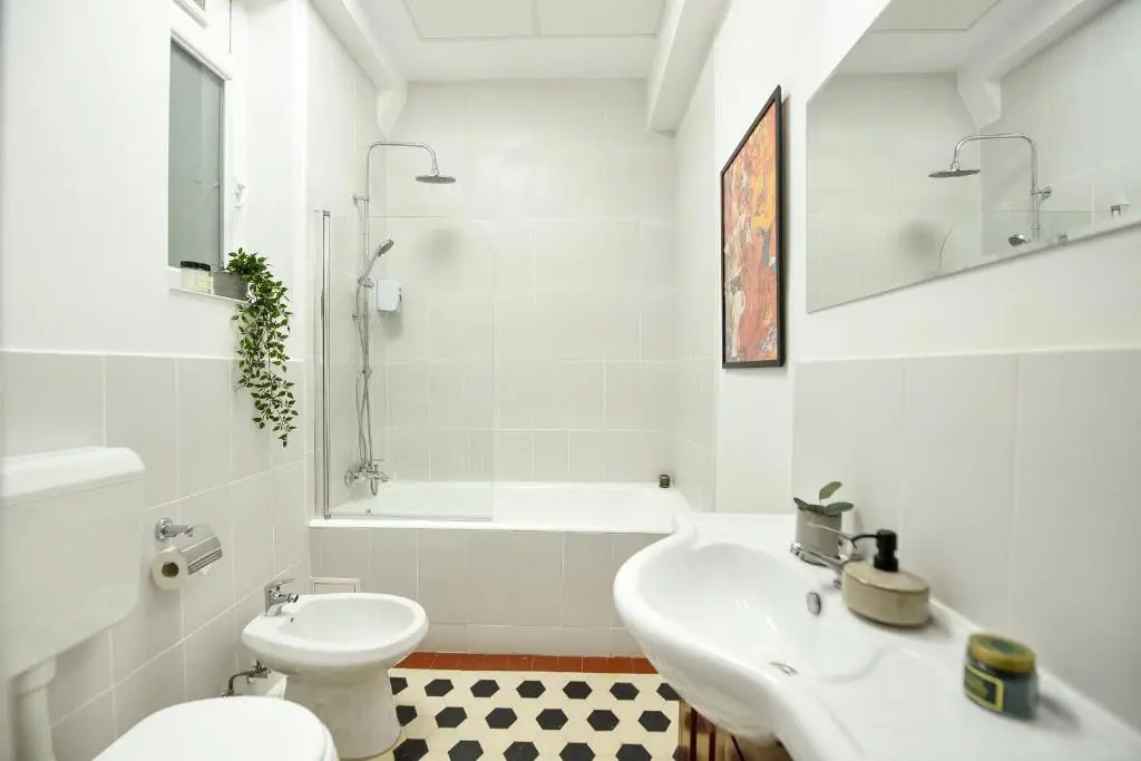 THE INDUSTRIAL. Huge Unirii Square Apartment