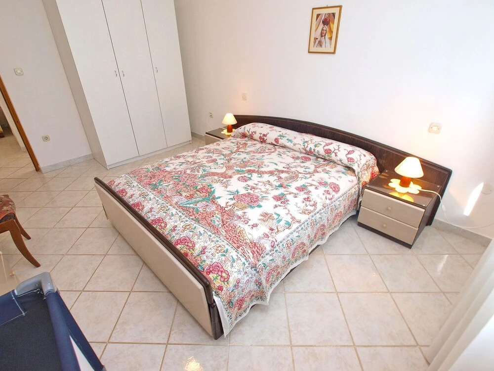 Apartment 728