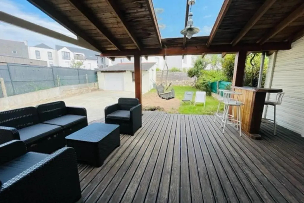 Nice 130m With Terrace Garden In Vannes