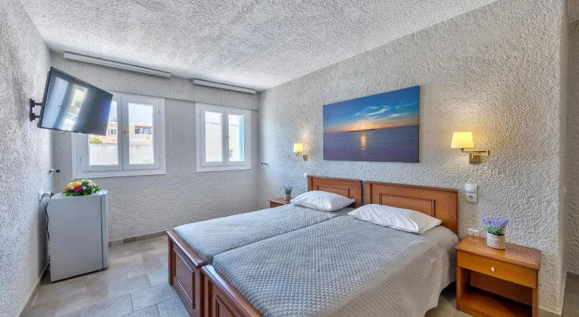 Halaris Rooms