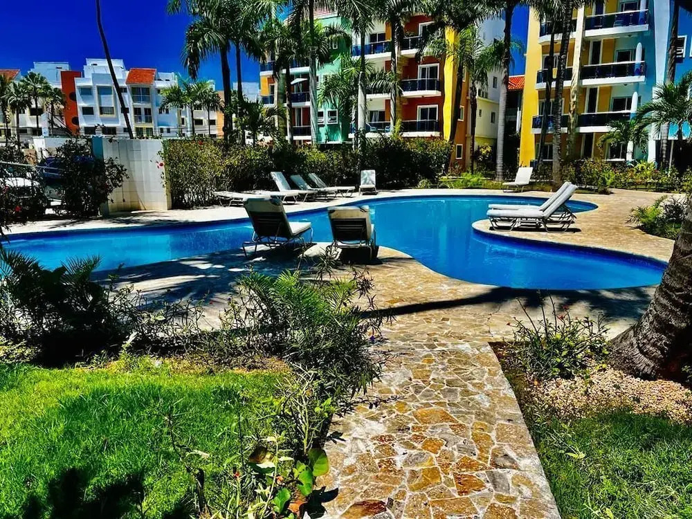 2 Minute Walk to Beach 1bdrm Condo with Pool