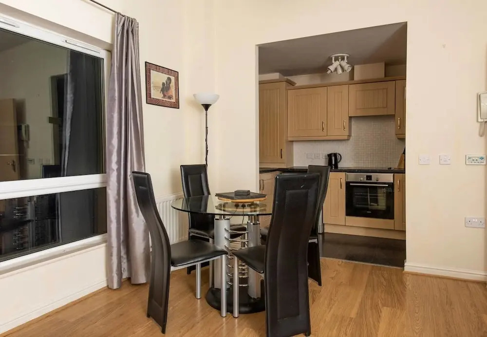 Top Floor Apt Near City Centre