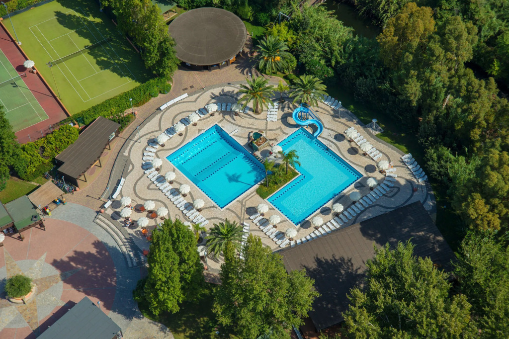 Курортный отель Calaserena Resort