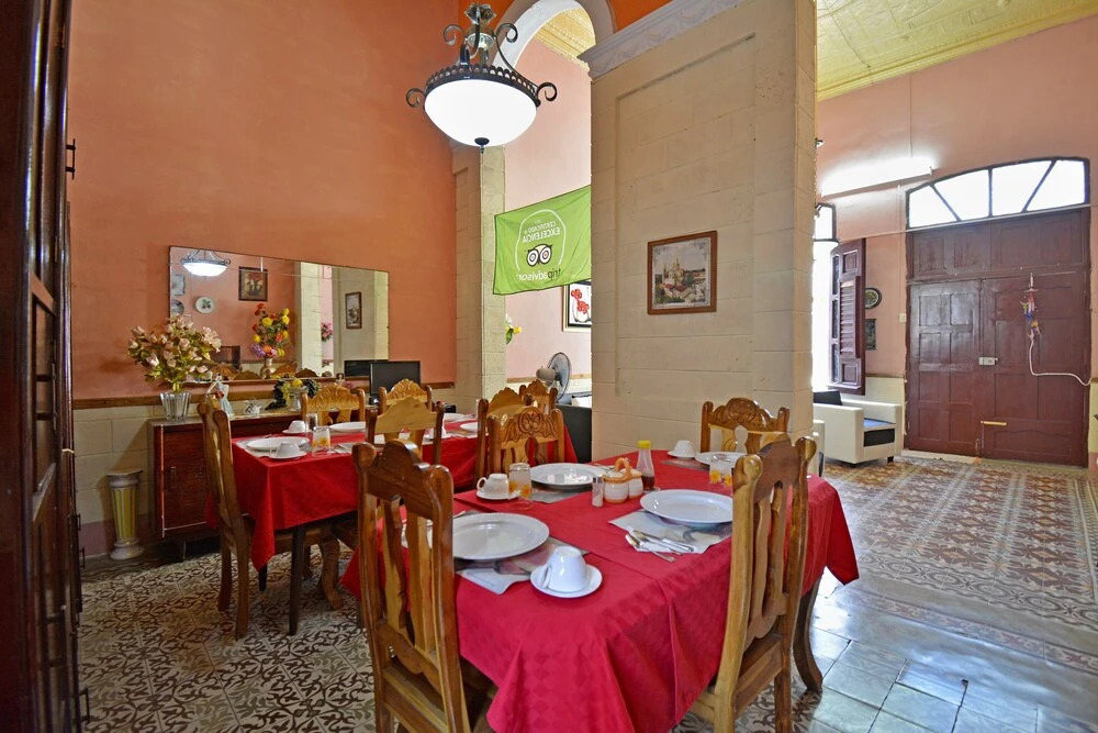 Cadena Hostal Roberto Carlos