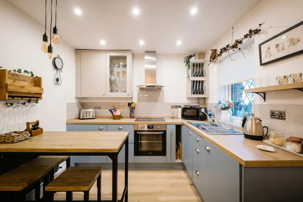 The Annex - Windermere Escape for Two