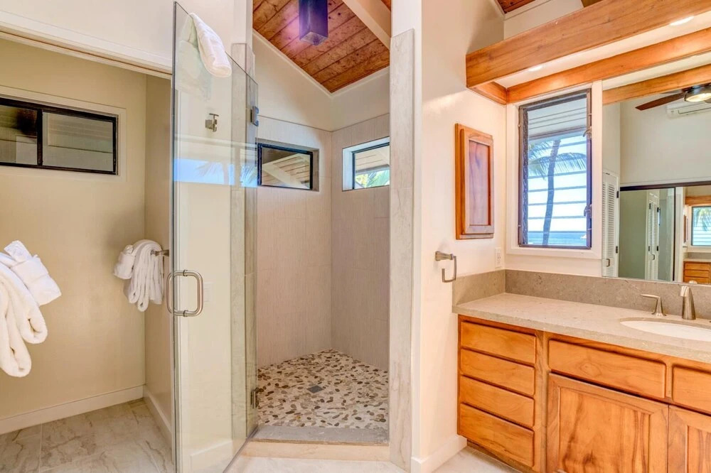 K B M Resorts- Bay-35 Presidential 5bd, 5ba Beach-front Estate, A/c, Private Yard!