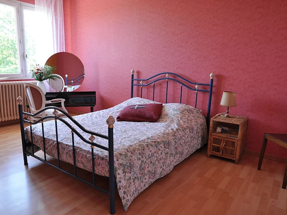 Villa with heated swimming pool and spectacular view in diverse surroundings