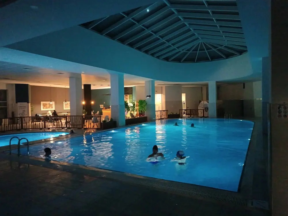 Luxury 19th Floor Condo With Pool, Gym & City View