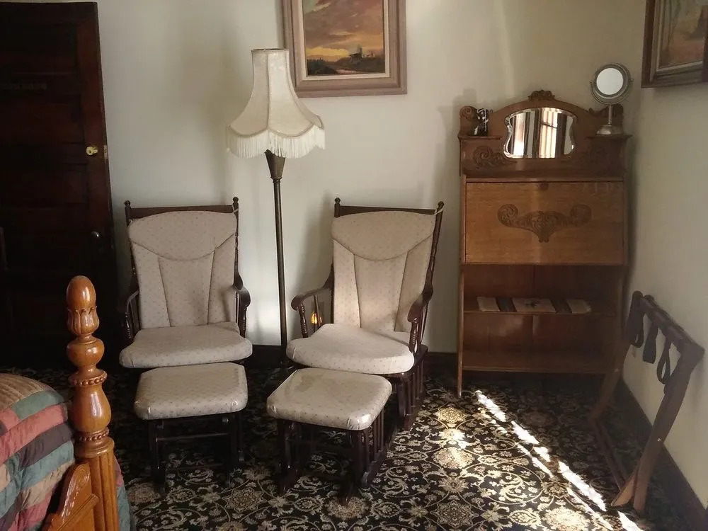 Spurs n Lace Bed & Breakfast Inn