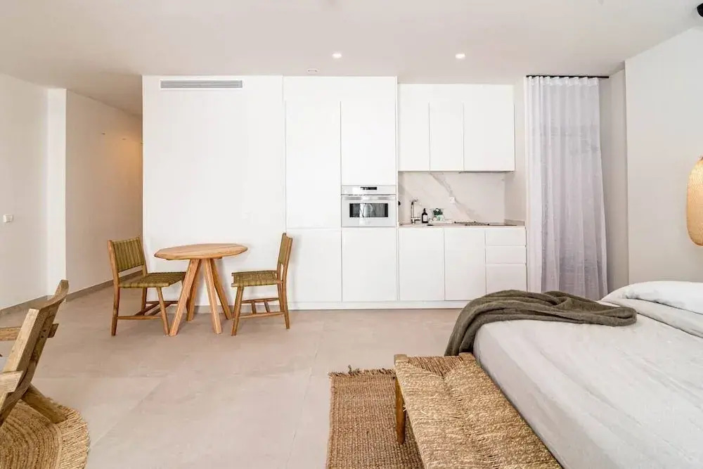 A5- Seaclub Suites by Roomservices