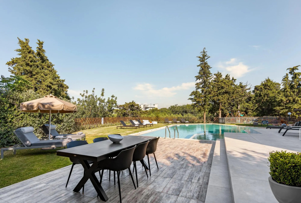 Dreamcatcher Villa Outdoor Indoor Pool hot tub