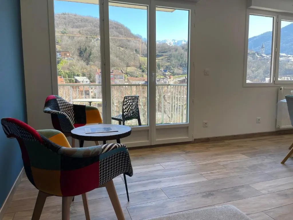 Bel appartement T3 75m² entièrement rénové.