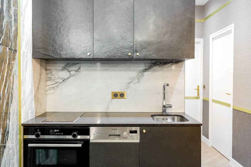 Luxury 2 Bedroom 2 Bathroom With AC -Eiffel Tower
