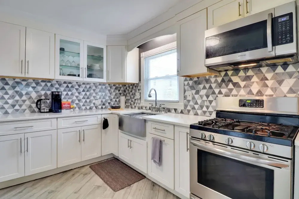 5 Mi to Dtwn Newark: Hillside Vacation Rental
