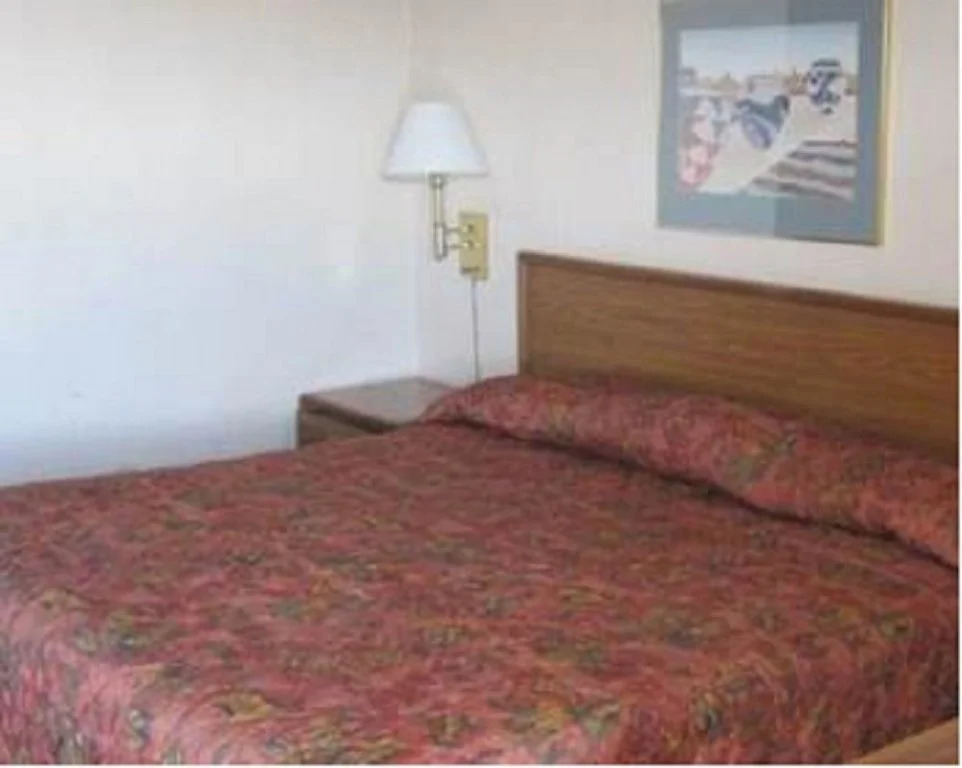 Amberly Courtyard Inn And Suites