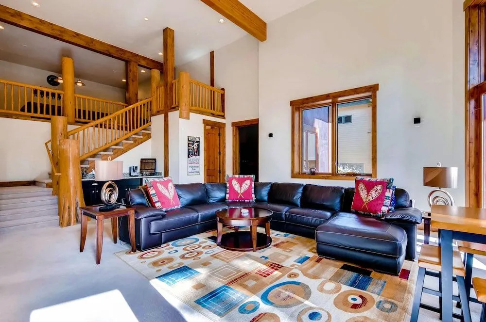 Goldenview Lodge