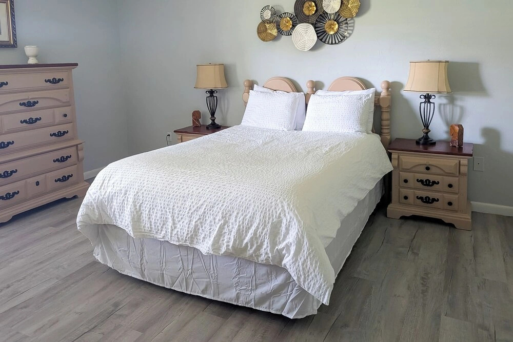 8 Mi to World Equestrian Center: Walkable Getaway
