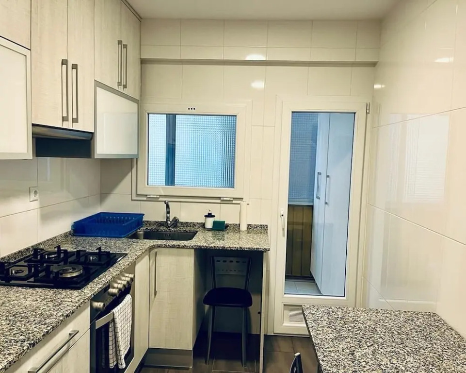 Amplio apartamento cerca FIRA y Centro