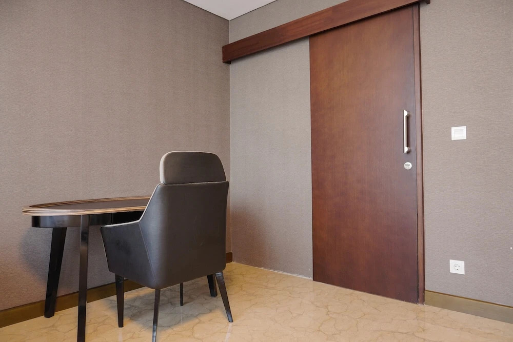 Luxurious 1BR @ L'Avenue Apartment near Sampoerna Universitas