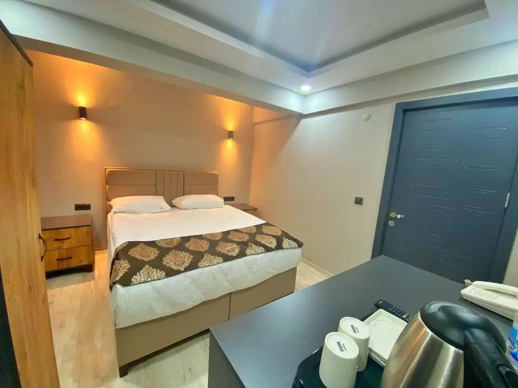 Whitestone Hotel
