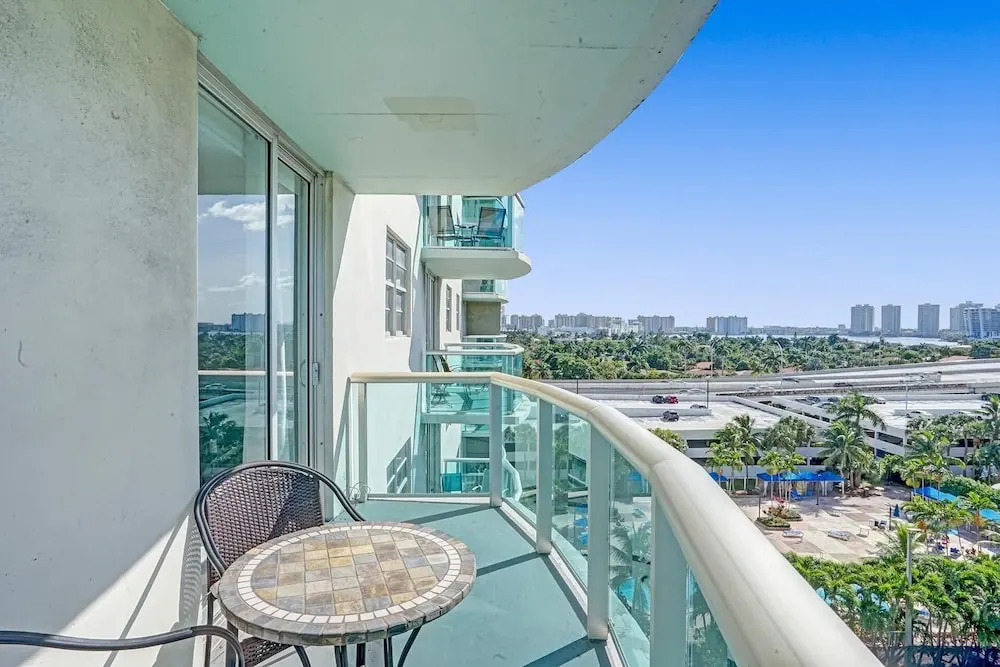 Sunny Isles 4 Bedrooms on the beach