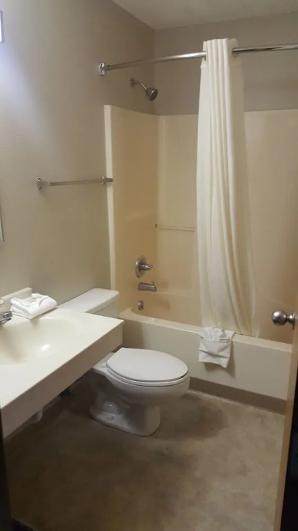 Super 8 by Wyndham Lincoln North