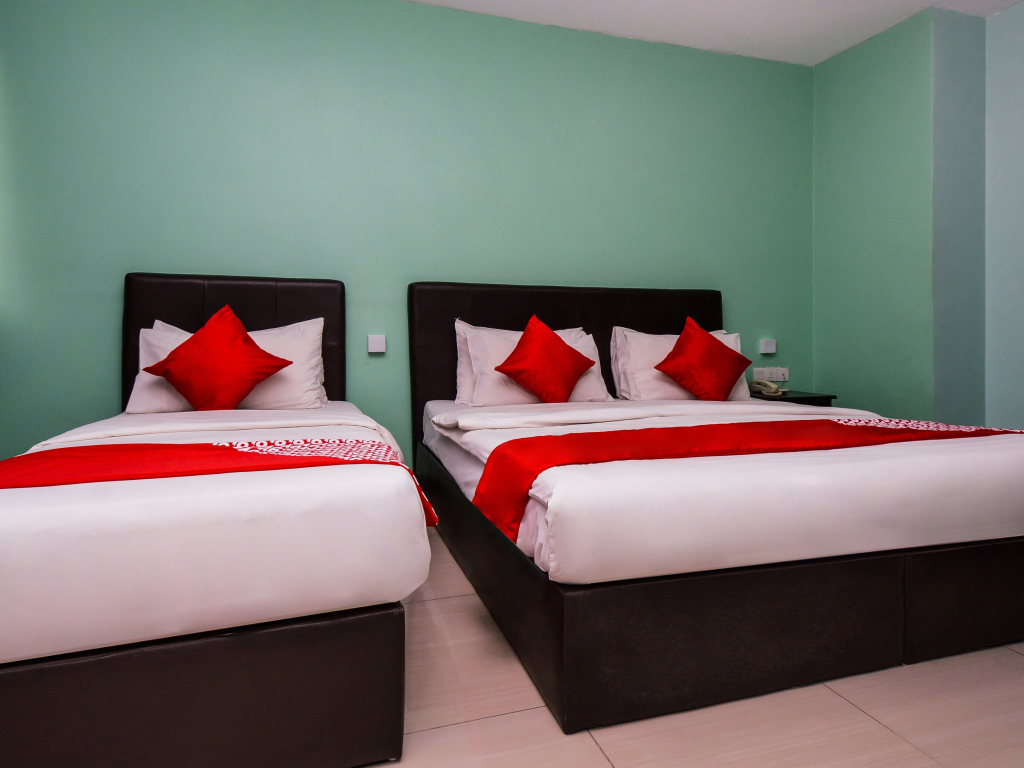 OYO 499 Comfort Hotel Sentul