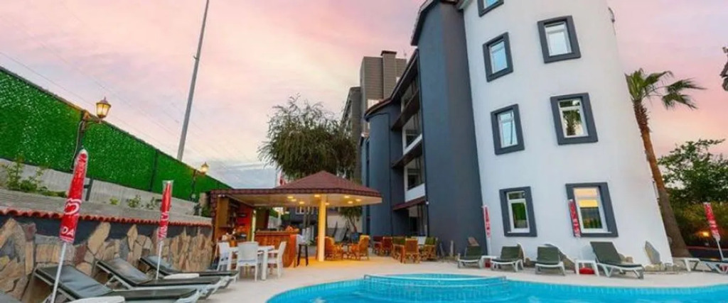 Side Meryam Suit Deluxe Hotel