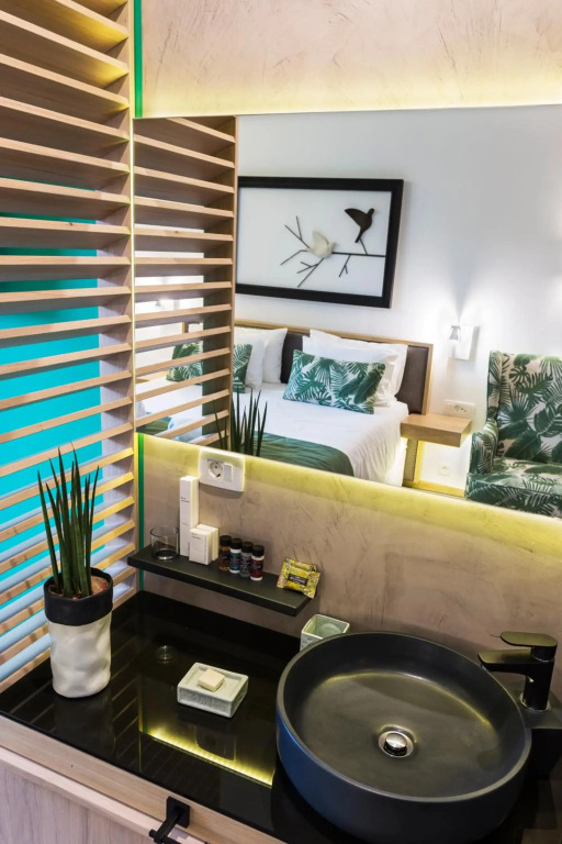 Kalamaki Luxury Suites