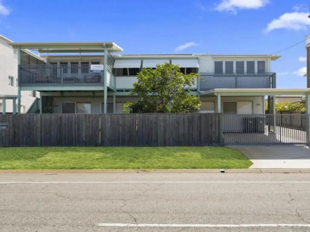 Woorim Beach House with Water Views