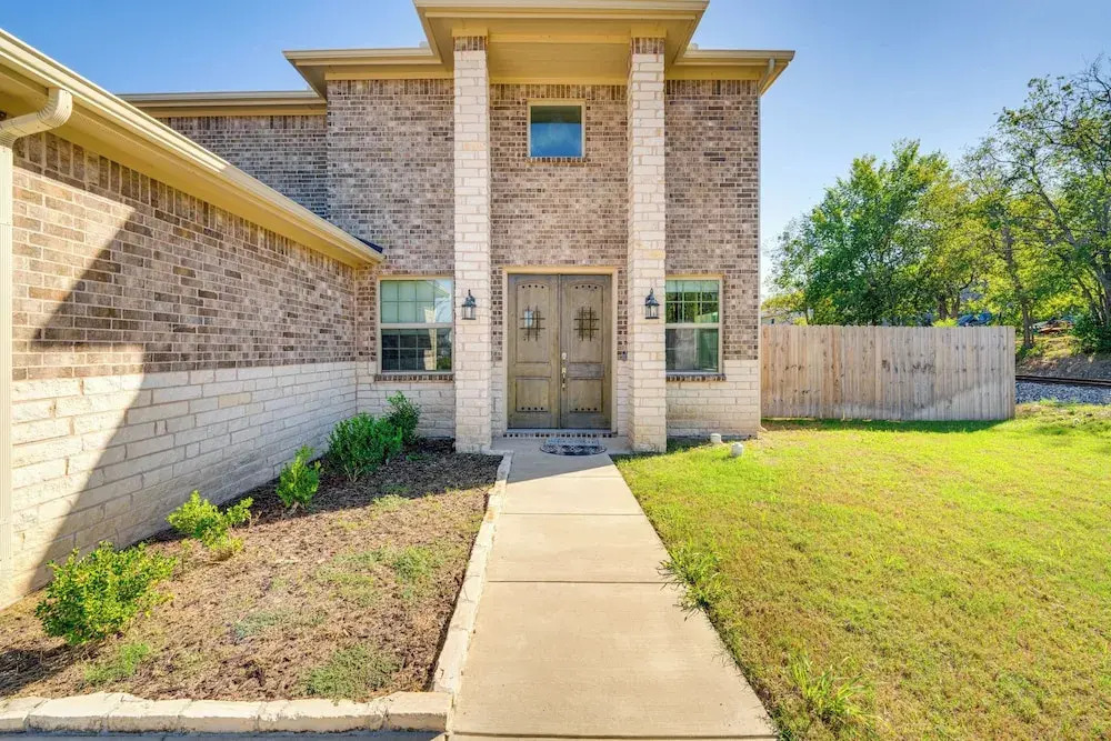 Walk to Historic Dtwn: Mckinney Family Retreat