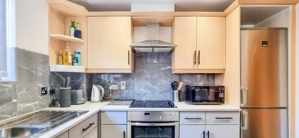 Great Stunning Two Bedroom Apartment With Balcony