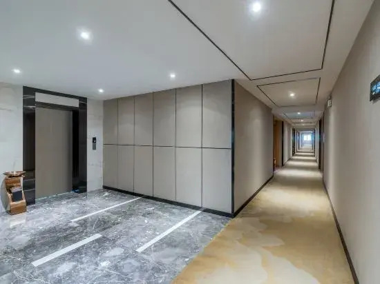 Rezen Select Hotel (Kaili City  Center Wanda Plaza)