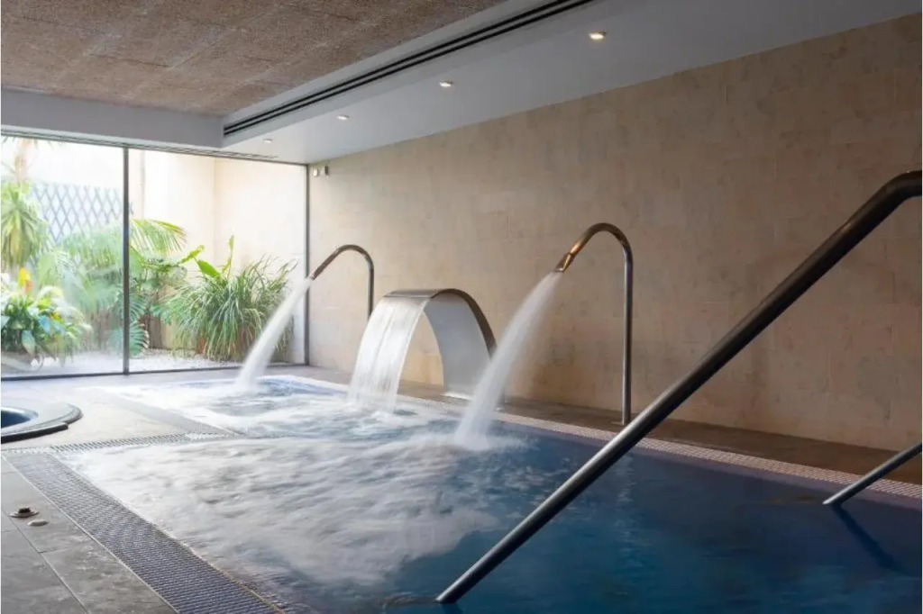 Aimia Hotel