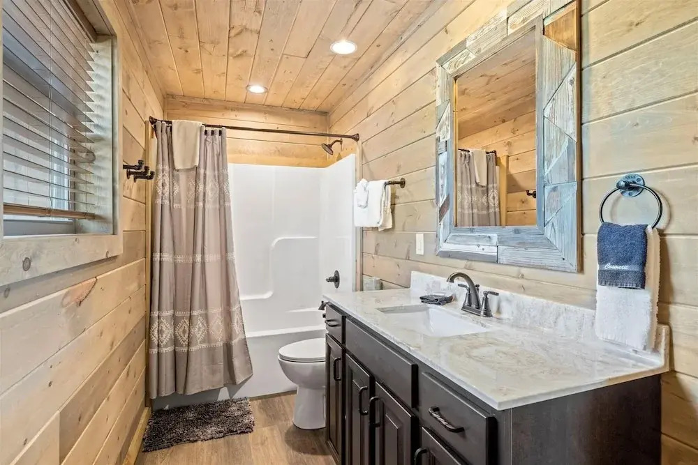 Victoria's Secrets 5 Bedroom Cabin by RedAwning