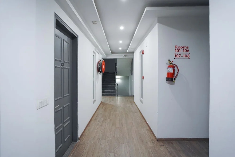Lime Tree Hotel - Near Medanta Hospital